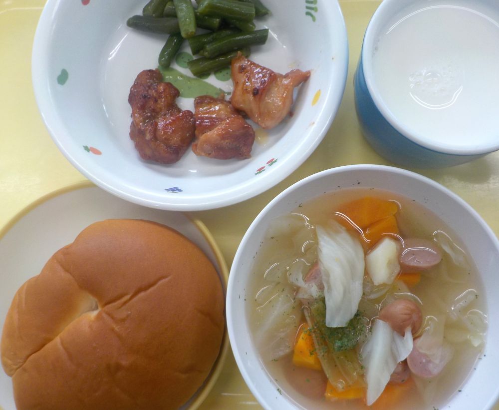 ロールパン

鶏肉のバーベキューソース

いんげんのソテー

ポトフ

牛乳