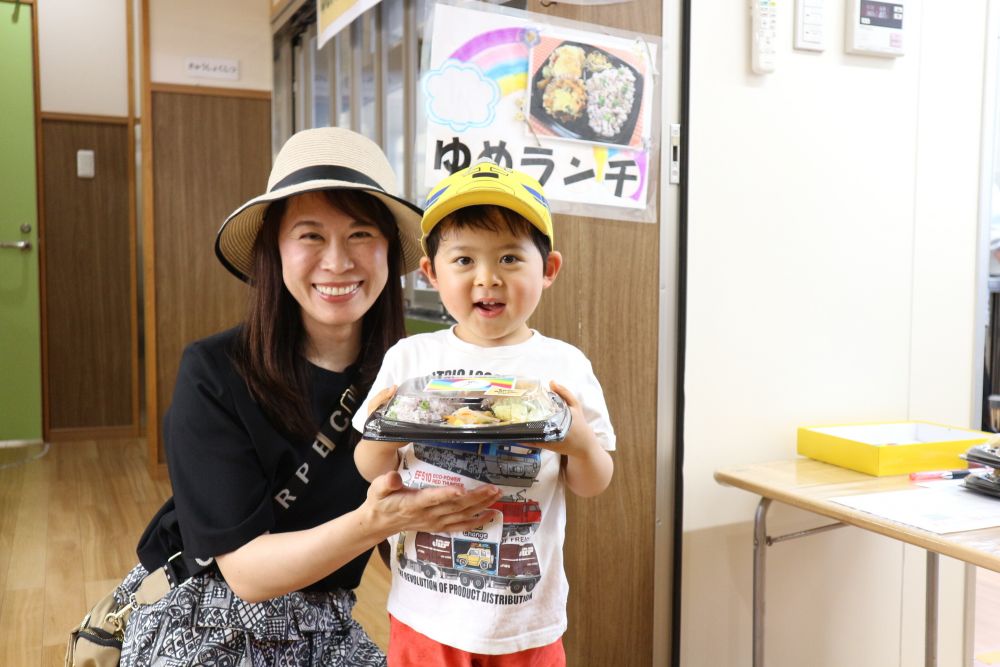 【夢ランチ】
おいしい給食をたっぷり詰め込んだ夢ランチ♡
「おいしそう♡」とにっこり
おうちで沢山食べてね♡


沢山の笑顔にあふれた　　【劇団　夢カラーズ】
みんなの想い出の１ページになっていたらいいな・・
今日はご参加　ありがとうございました♡