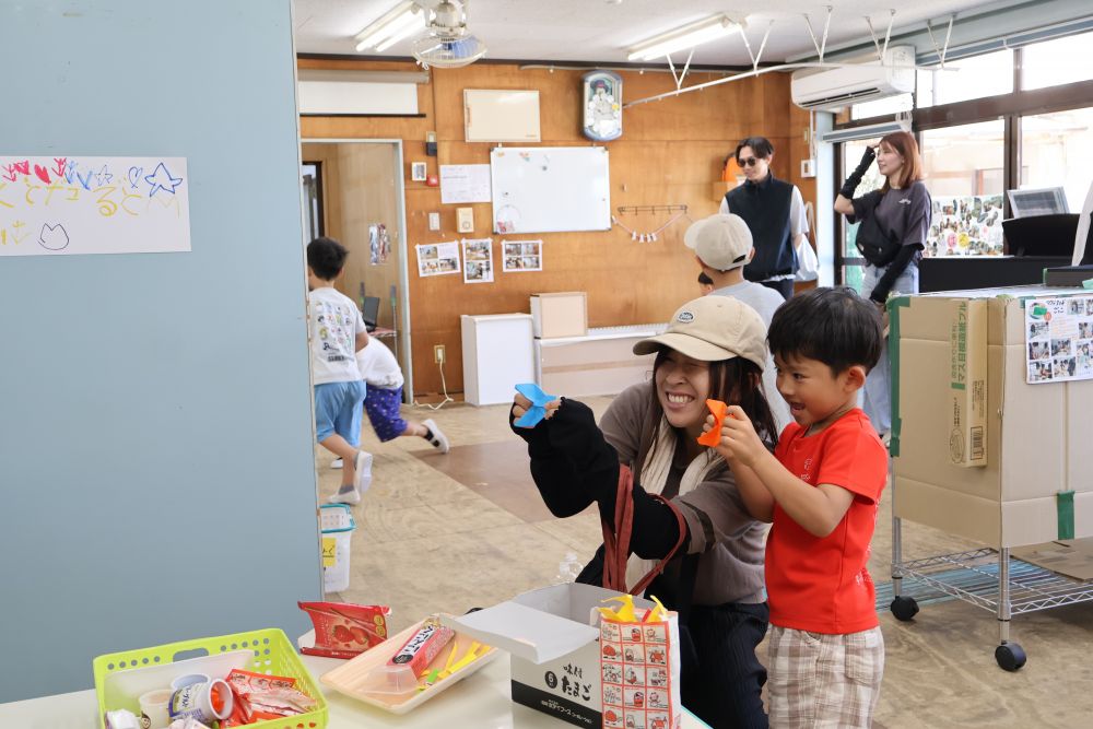 そんなマック屋さんを
折り紙で作ったカメラ📸で
「ハイ、チーズ✨」