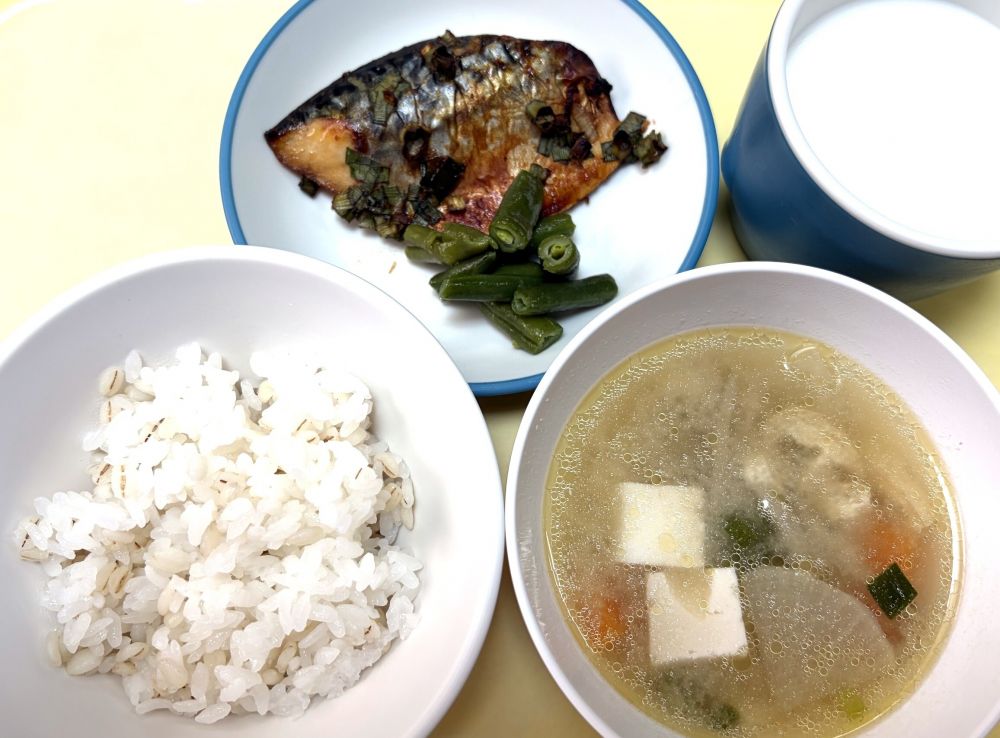 麦ご飯

さばの香味焼き

いんげんのソテー

みそけんちん汁

牛乳
