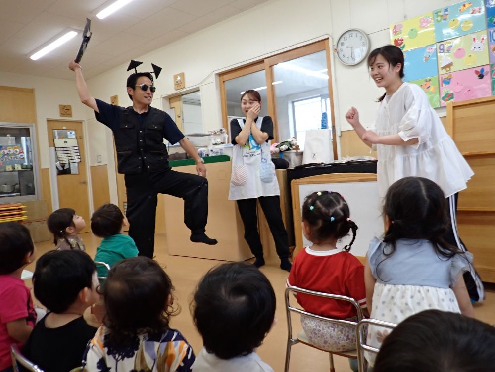 歯磨きをしない子のところに
虫バイキンとピカリーナがやってきたよ！