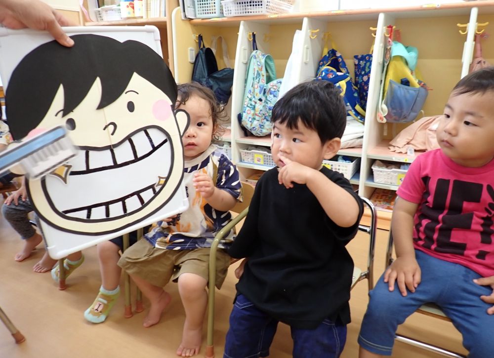 ♪はをみがきましょ
　しゅっしゅっしゅ～♪
虫バイキン、バイバイ✨