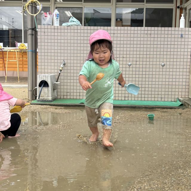 水・泥んこ遊び　～1歳児　ヒヨコ組～