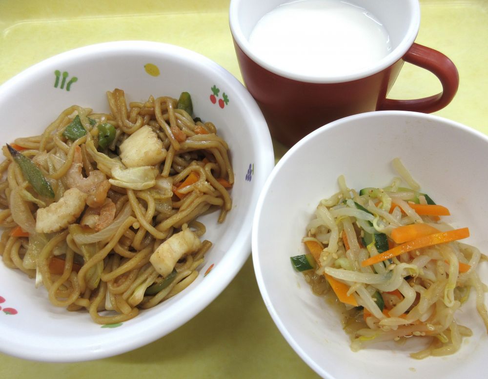 焼きそば

もやしのナムル

牛乳