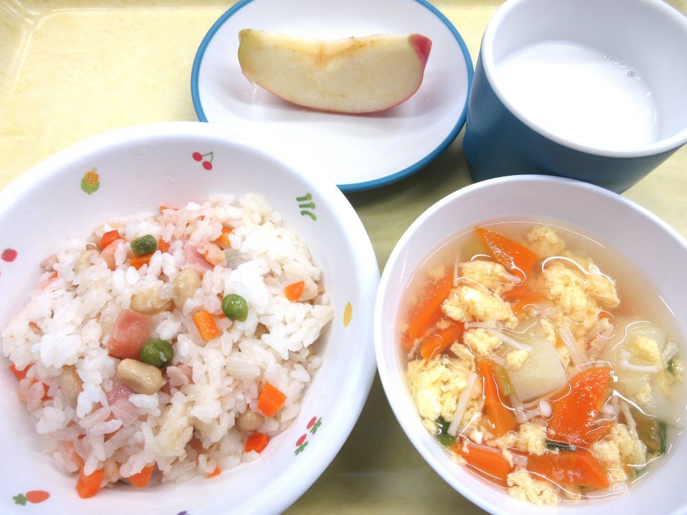 にんじんピラフ

ふわふわ卵スープ

りんご

牛乳