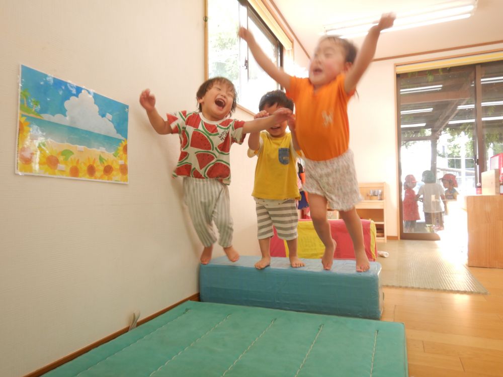 歌を歌い終わった後は…

みんなでせーの！！

じゃーーーーんぷ！！！✨