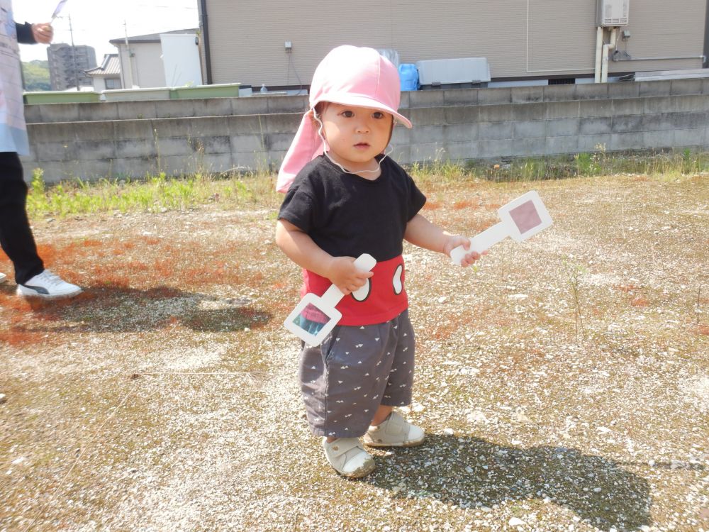 2刀流！？✨
かっこいい…✨✨

「あおにみえるー！」
「あかになったよ！」
色の変化に気づいて教えてくれたり
友達同士で教え合ったりしていたクマ・ヒヨコ組さんです🎵
