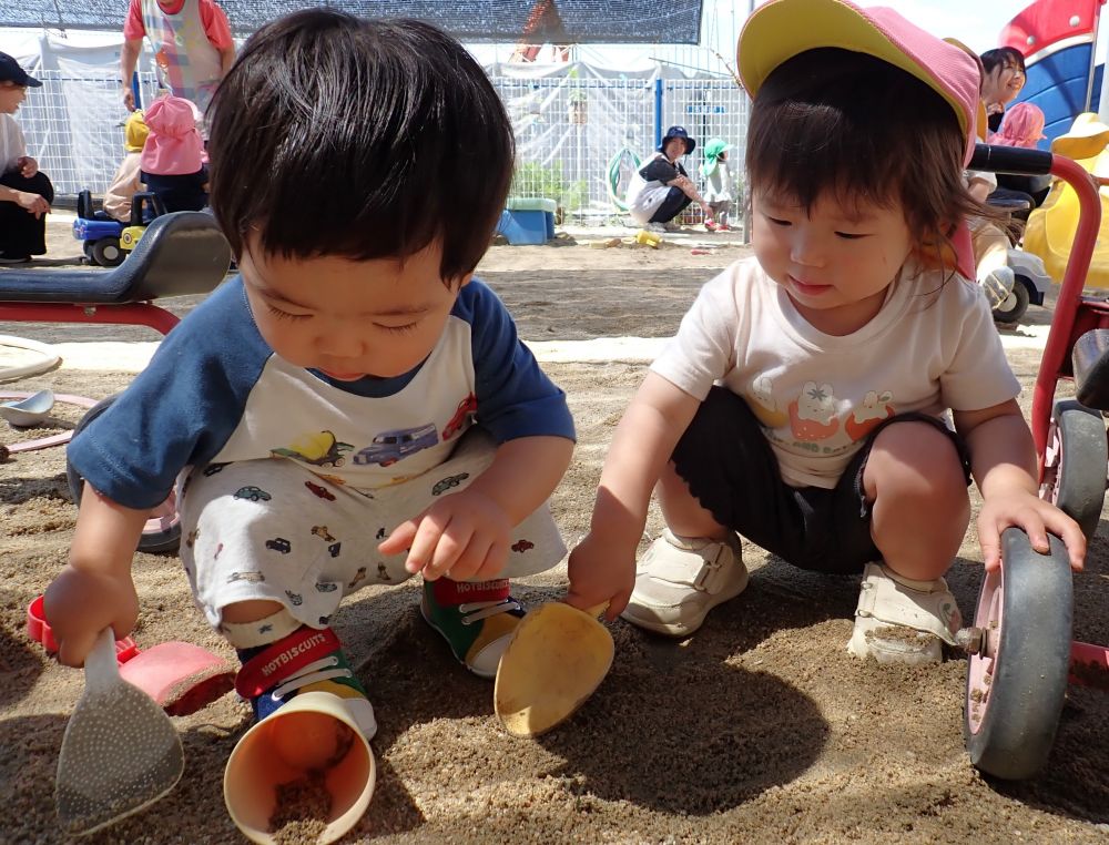 園庭では
保育園のお友だちと遊ぶ姿も😊