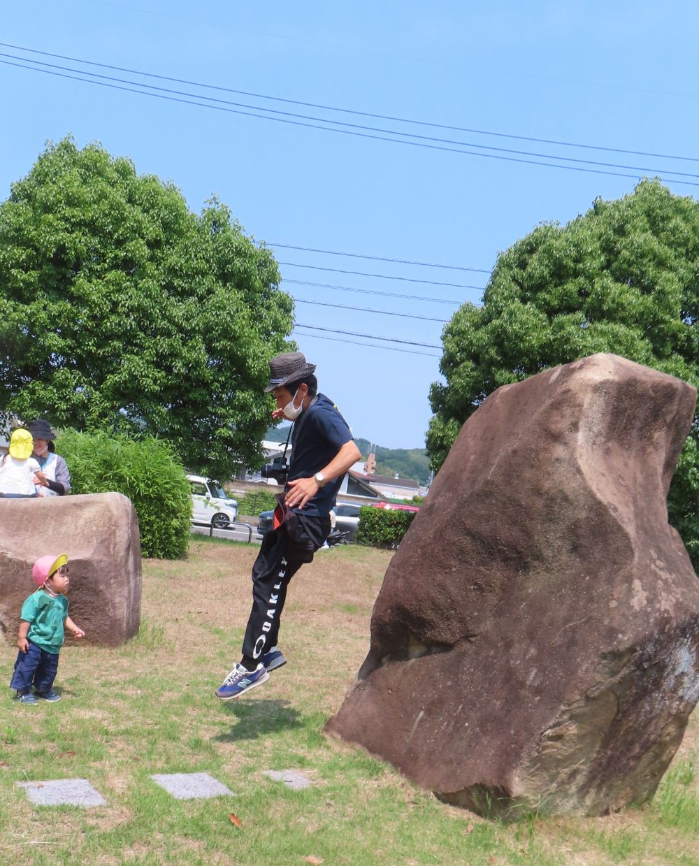👨大きな岩から大ジャンプ！！

「先生、すごい✨」