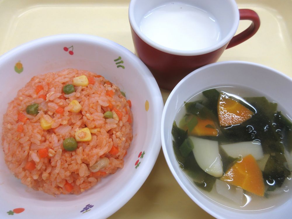 チキンライス

コンソメスープ

牛乳