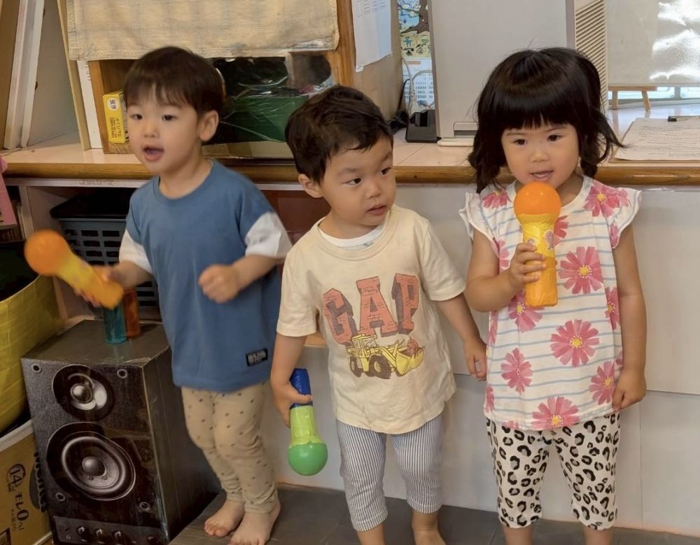 コンサート会場で、
好きな音楽を流してもらって、
歌ったり踊ったり…🎶

みんなの最近の好きな曲は、
「それ行けカープ」
「好きすぎて滅！」
「カリスマックス」