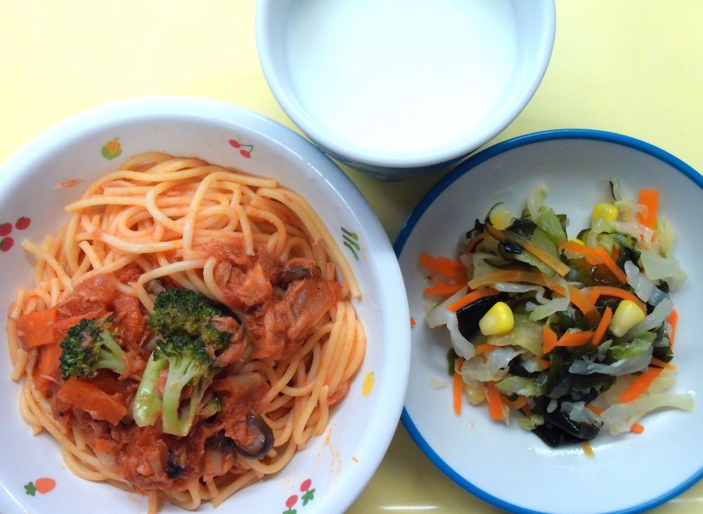 きのことトマトスパゲティ

あまずわかめコーン

牛乳