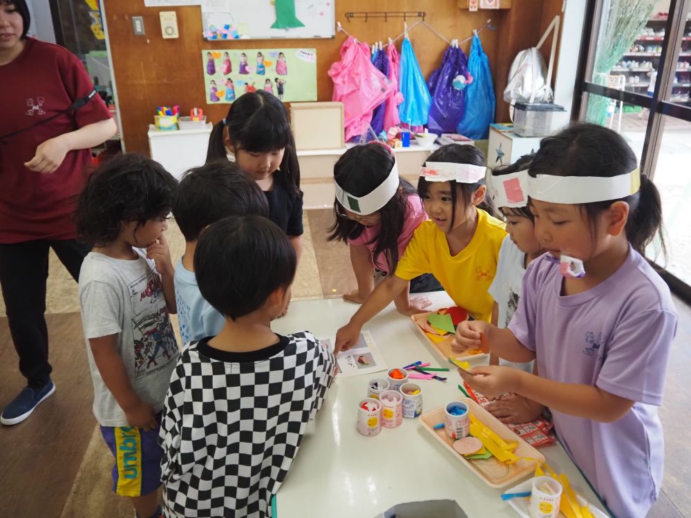 「ハッピーセットもありますよ！！」
小さな声で教えてあげる…♡
「ハッピーセット全然頼んでくれんかった…」
「誰が作るか、誰がメニュー渡すか決めてなかった」
楽しいだけではなく、招待してみて気づく事もあり
じゃあ次はこうしてみよっと！！と振り返る…
どんどんいろんな経験をして楽しいこと
面白いこと、好きなことを見つけてほしいです♡
