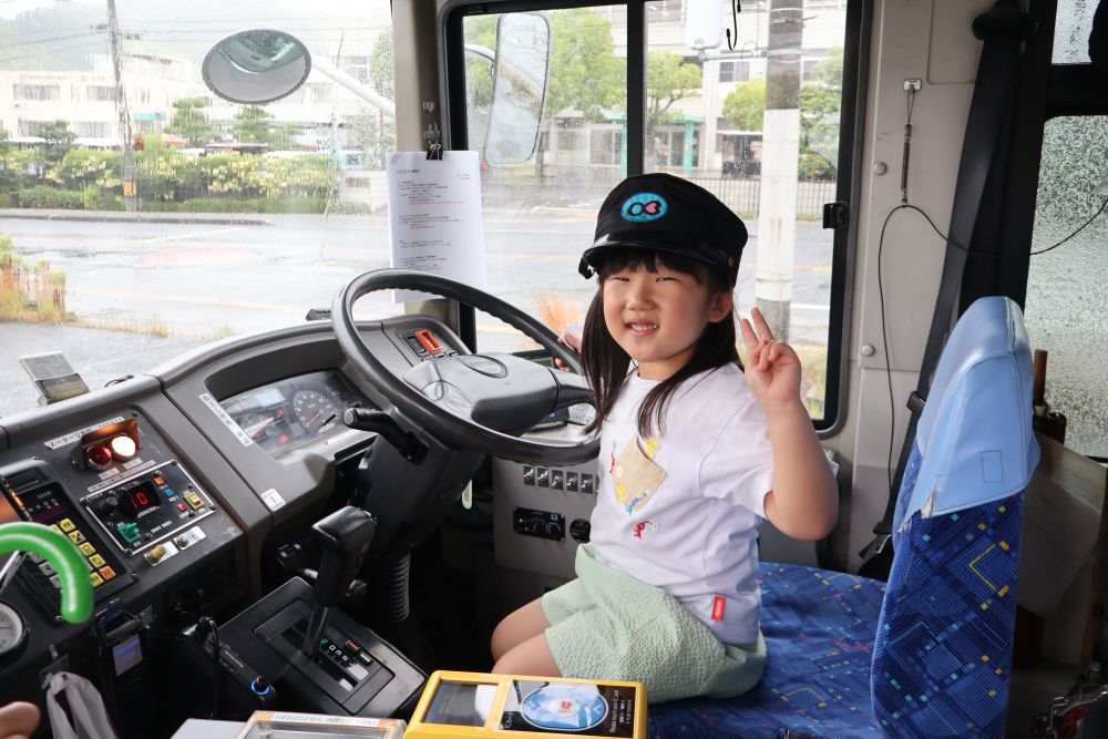 「バス楽しみなんよ♡」と言っていたCちゃん
最後は帽子をかぶって運転席にも座らせてもらい
大満足のみんな⭐

備後開発のみなさん、尾道バスのみなさん
貴重な経験をありがとうございました🙏