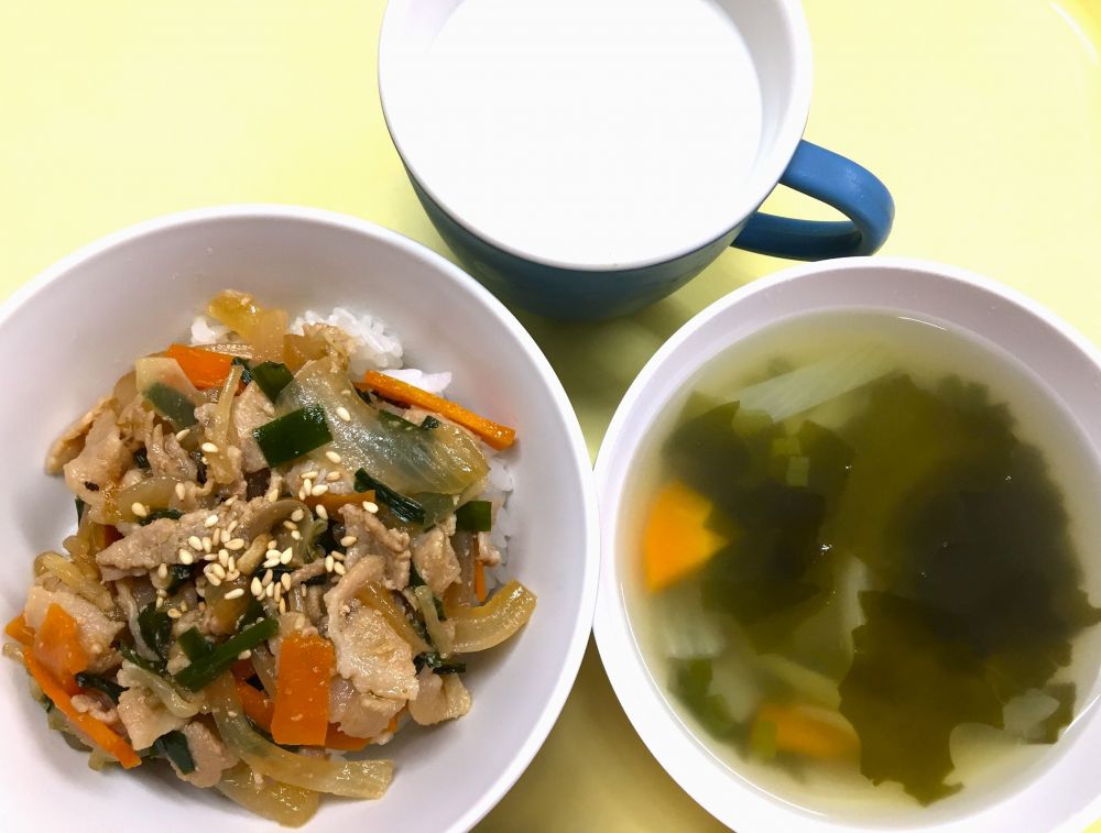 スタミナ丼

わかめスープ

牛乳