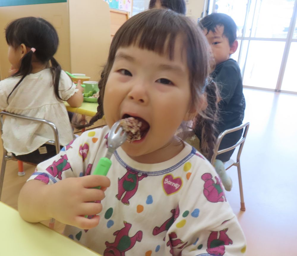 みんなが育てた野菜はこれからも
給食で使っていきたいと思います！

今日の給食のからあげも好評で
よく食べていました♡
