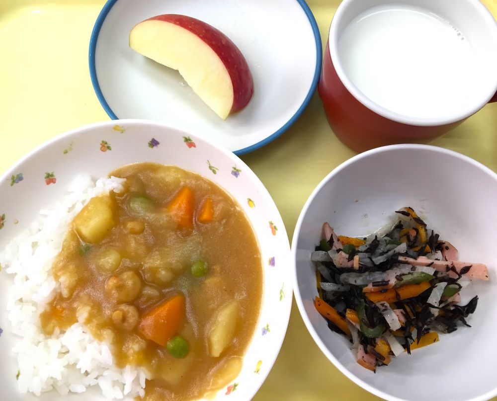 シーフードカレー

ひじきマリネ

りんご

牛乳
