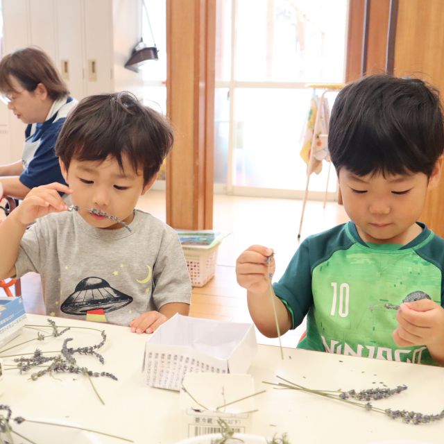 ＊　2歳児　ポプリつくり　＊