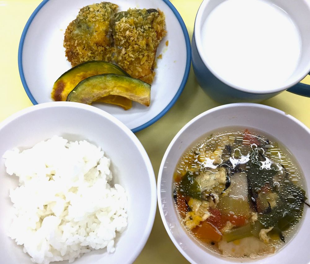 ご飯

サバのカレーマヨパン粉焼き

焼きかぼちゃ

トマトとチンゲンサイのスープ

牛乳
