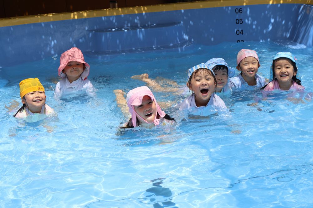 

ワニさんでプール全体を歩き回る！

まだまだプールは始まったばかり♡
夏ならではの遊びを
思いっきり楽しみたいと思います♡