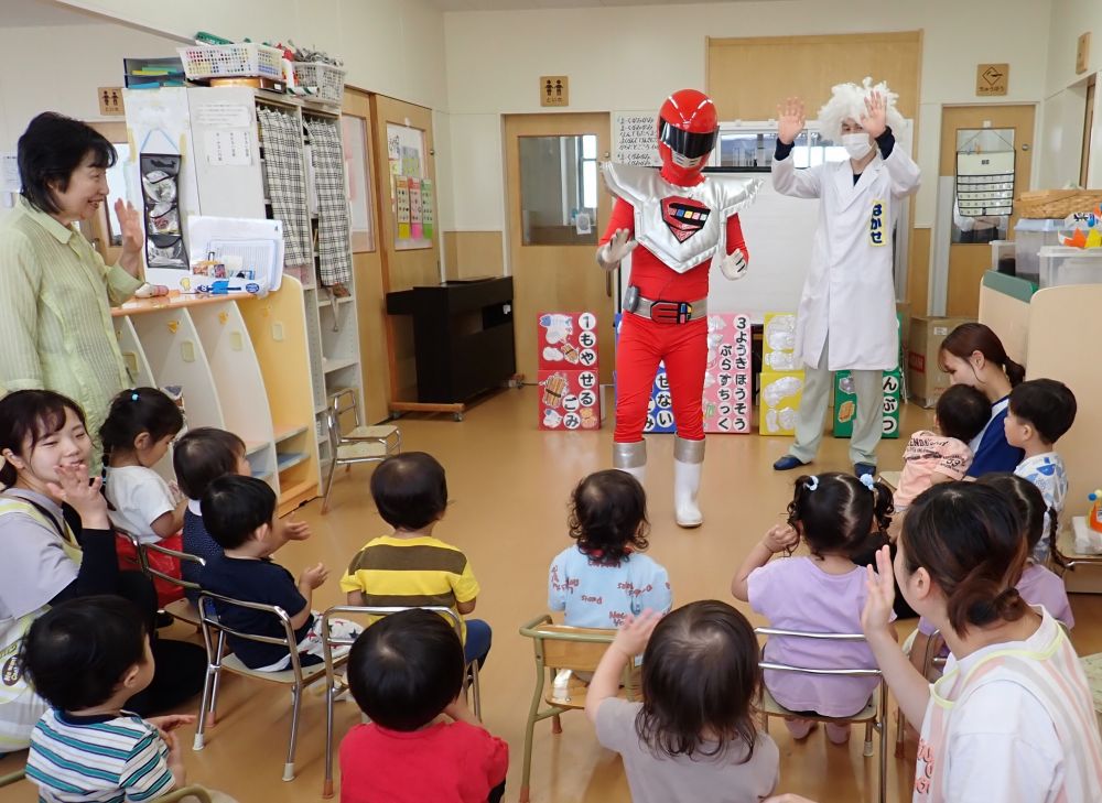 最後にエコレンジャーとお約束
『好き嫌いせず何でも食べよう！』
『ゴミを正しく分別しよう！』

お家の人にも、教えてあげてね💗