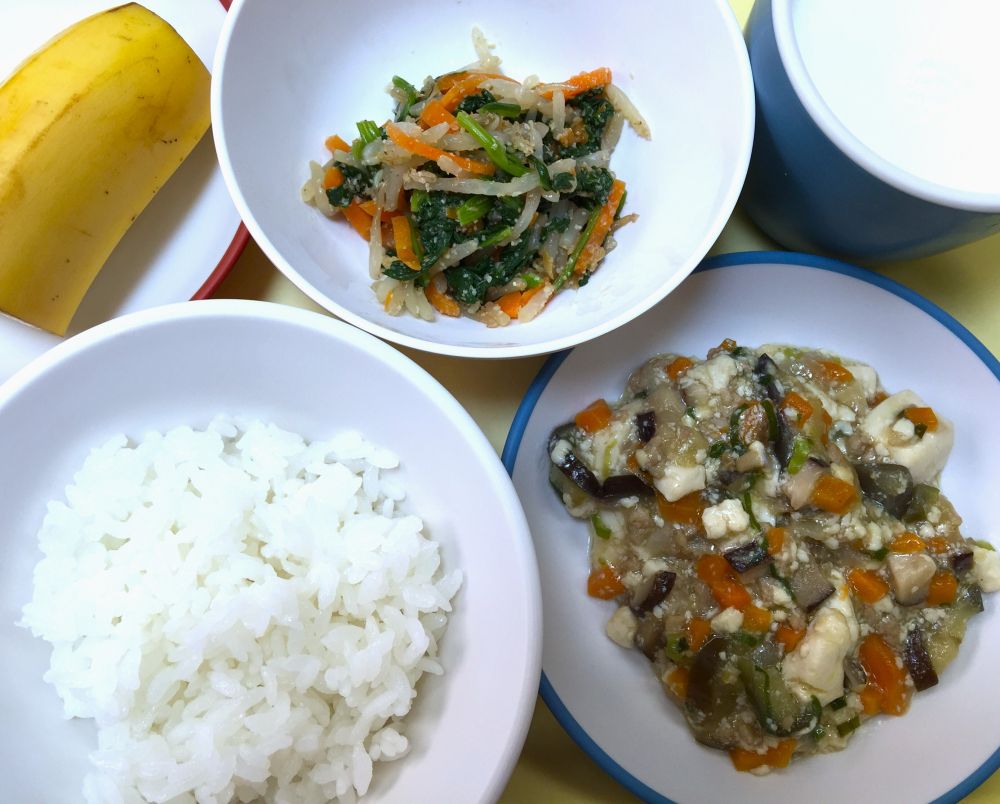 ご飯

マーボーなす

三食野菜のナムル

バナナ

牛乳