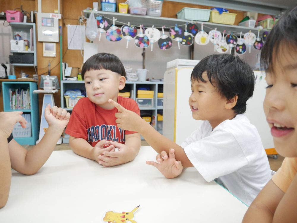 ピカチュウチームはMくんが
リーダーシップを発揮し
一人ずつなんの野菜とお肉がいいか
聞いてくれています
「鶏肉がいい人ー？」
「牛肉は？誰もおらんじゃん！！」
「Aくん何がいい？Mちゃんは？」

