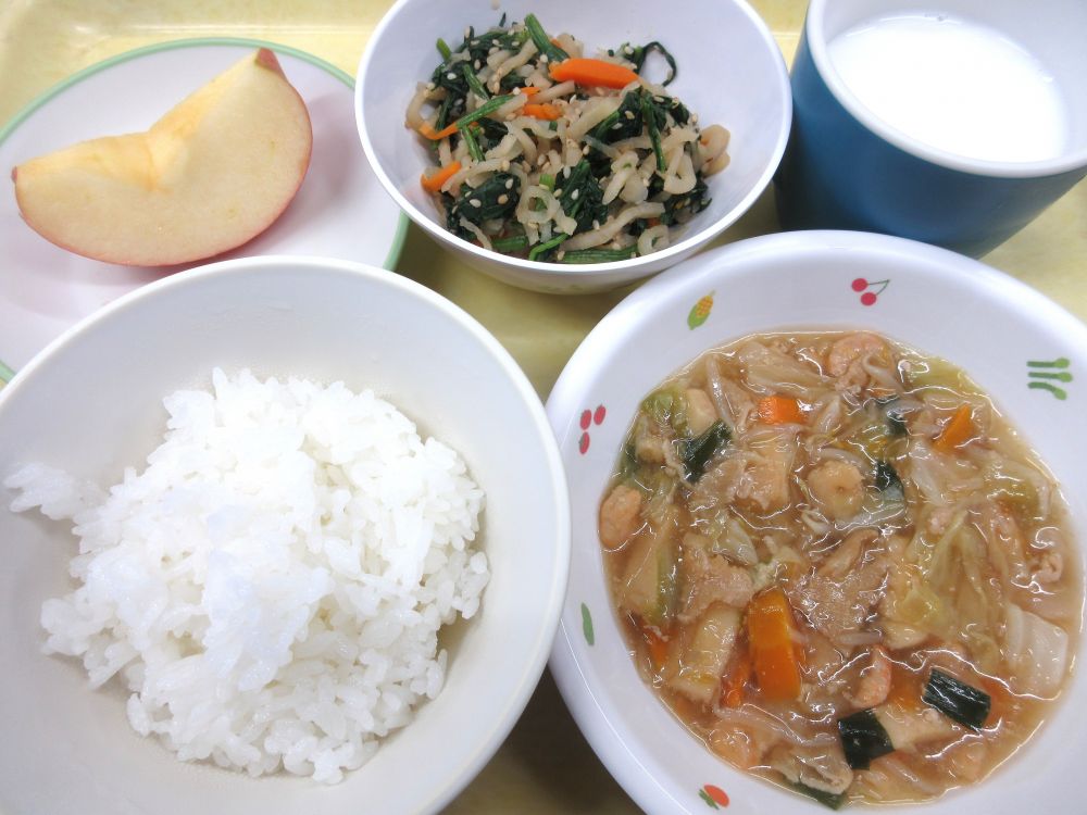 ご飯

八宝菜

切干大根とほうれん草のごま和え

りんご

牛乳