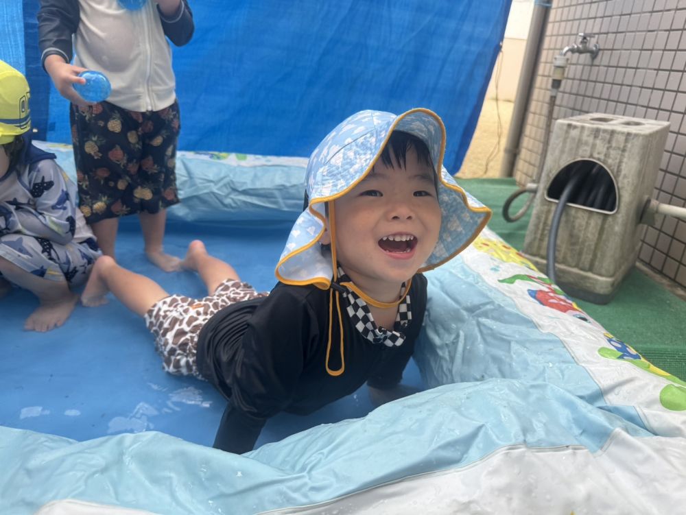 「みてみて〜♪」とAくん✨
プールでうつぶせになって
ワニになりきっている様子でした🐊
