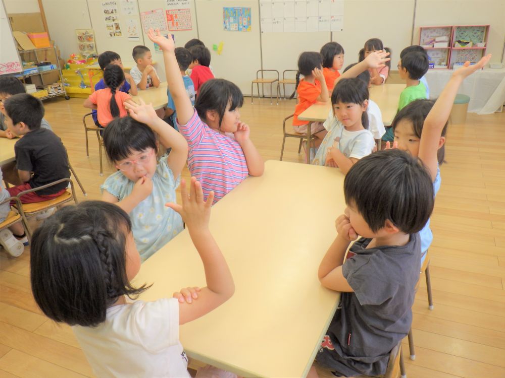 こちらのグループは
多数決で決めているようです♪
「牛肉がいい人～？」
「はーーーい」
お肉は牛肉で決まり♡
