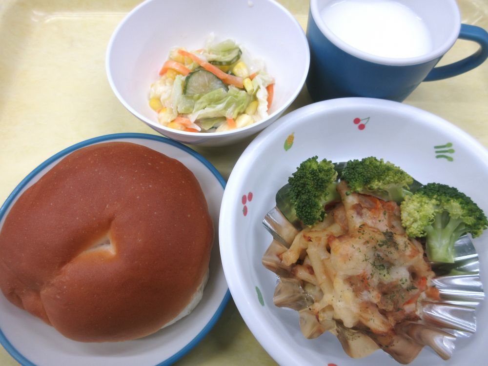 ロールパン

ツナのオーブン焼き

ゆでブロッコリー

コールスローサラダ

牛乳
