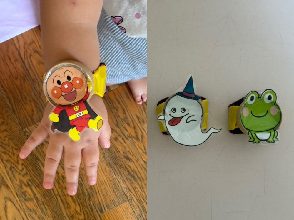 1歳児　
　「ブレスレット」

ヒヨコ組さんが好きなアンパンマン・おばけ・カエルの
ブレスレットです✨
お家でつけて遊んでみてね！

