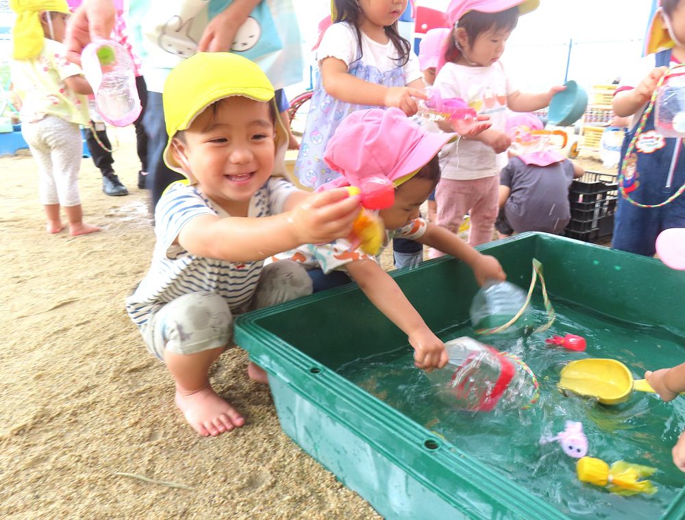 園庭では、おさかなすくい🐟