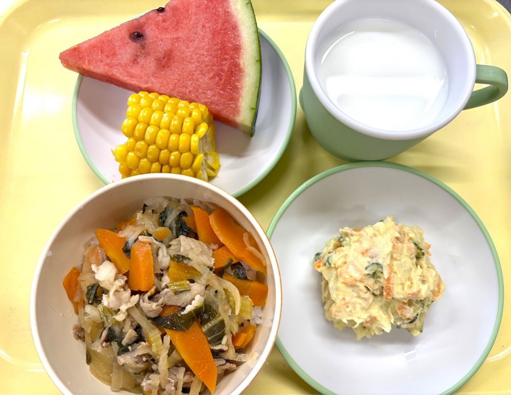 プルコギ丼

カレーポテトサラダ

とうもろこし

すいか

牛乳