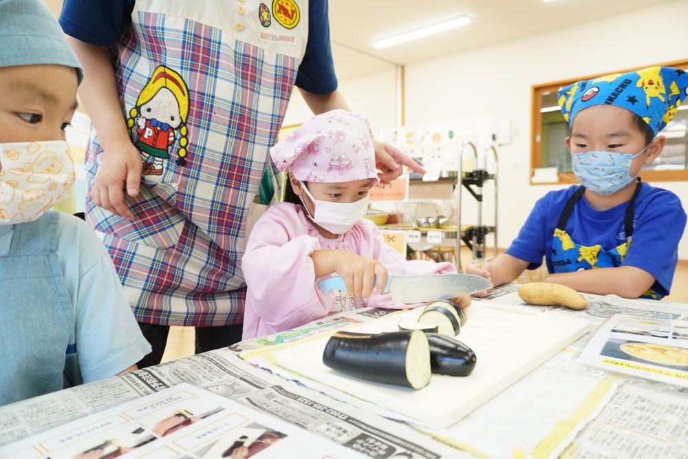 【材料】
豚肉　人参　じゃがいも　なす


なすを選んだやくるとまりおチーム！
夏野菜で今の時期にぴったりです♡