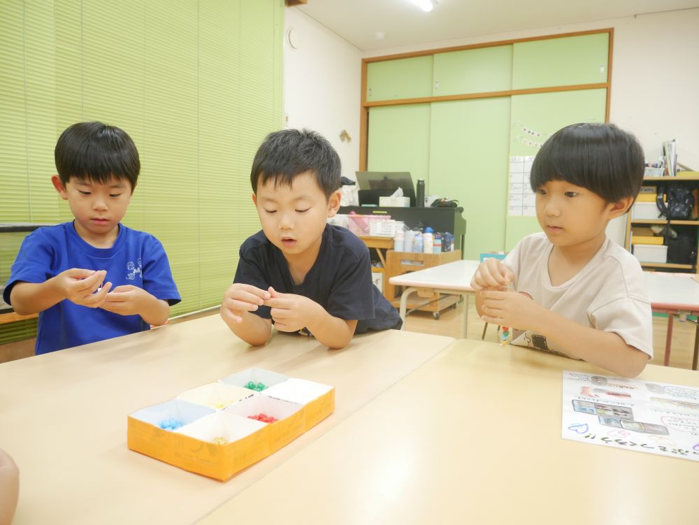 「水色好きじゃけ水色多くしようかな！」
「好きな色一緒じゃん！」
「でもカラフルにしよーっと！」
種類は同じでも
色の組み合わせ方はそれぞれ♡
個性が出ておもしろい！