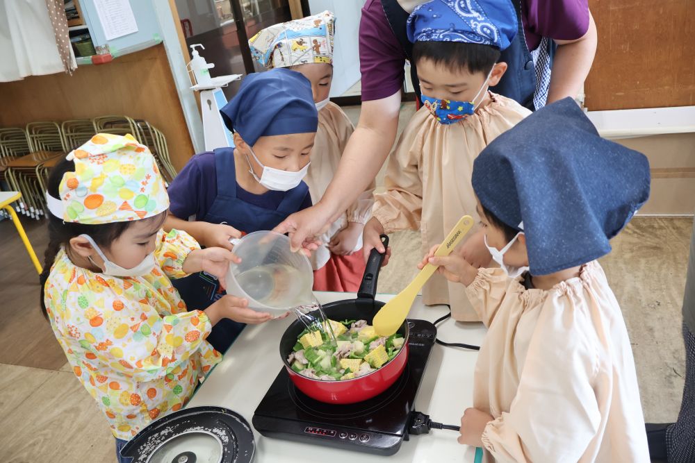 水を入れるのも慎重に😊
慎重に丁寧に取り組む
サンリオぶりぶりざえもんチームですが
スピードははやい！