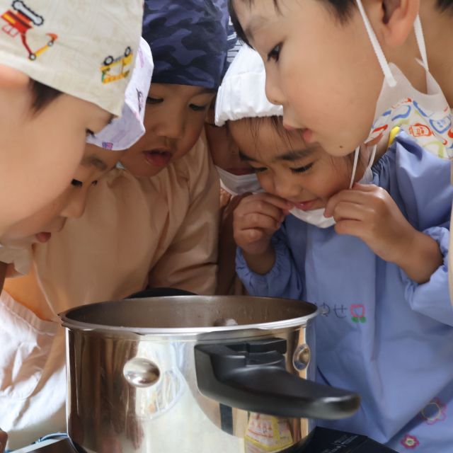 お泊まり保育　【カレークッキング】　〜シンカリオン800つばめチーム②〜　＊５歳児＊