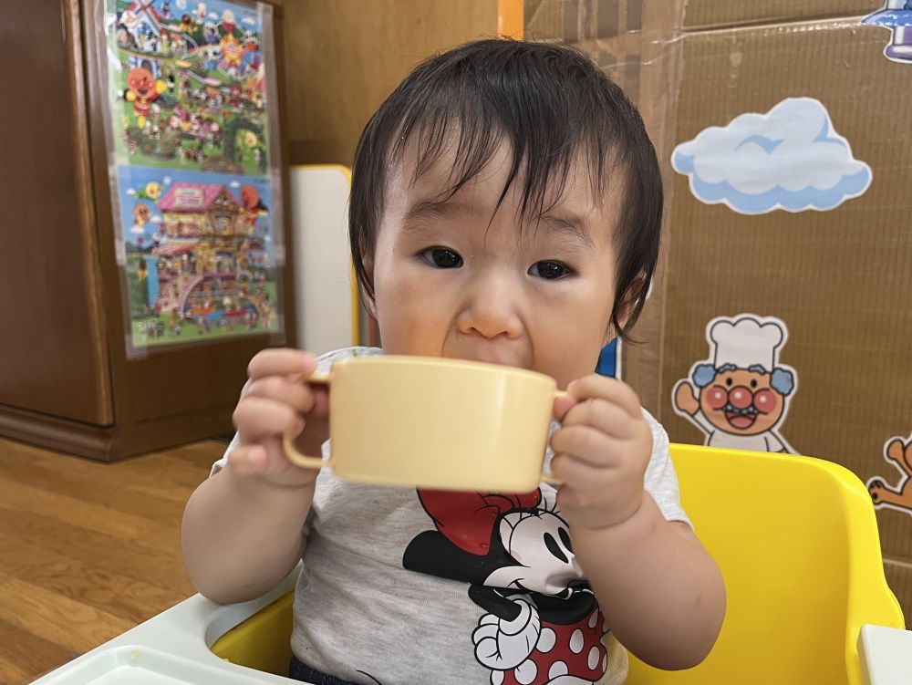 一口食べるごとにニコニコのHちゃん。
最後は全部飲みほして満足そうでしたよ😊