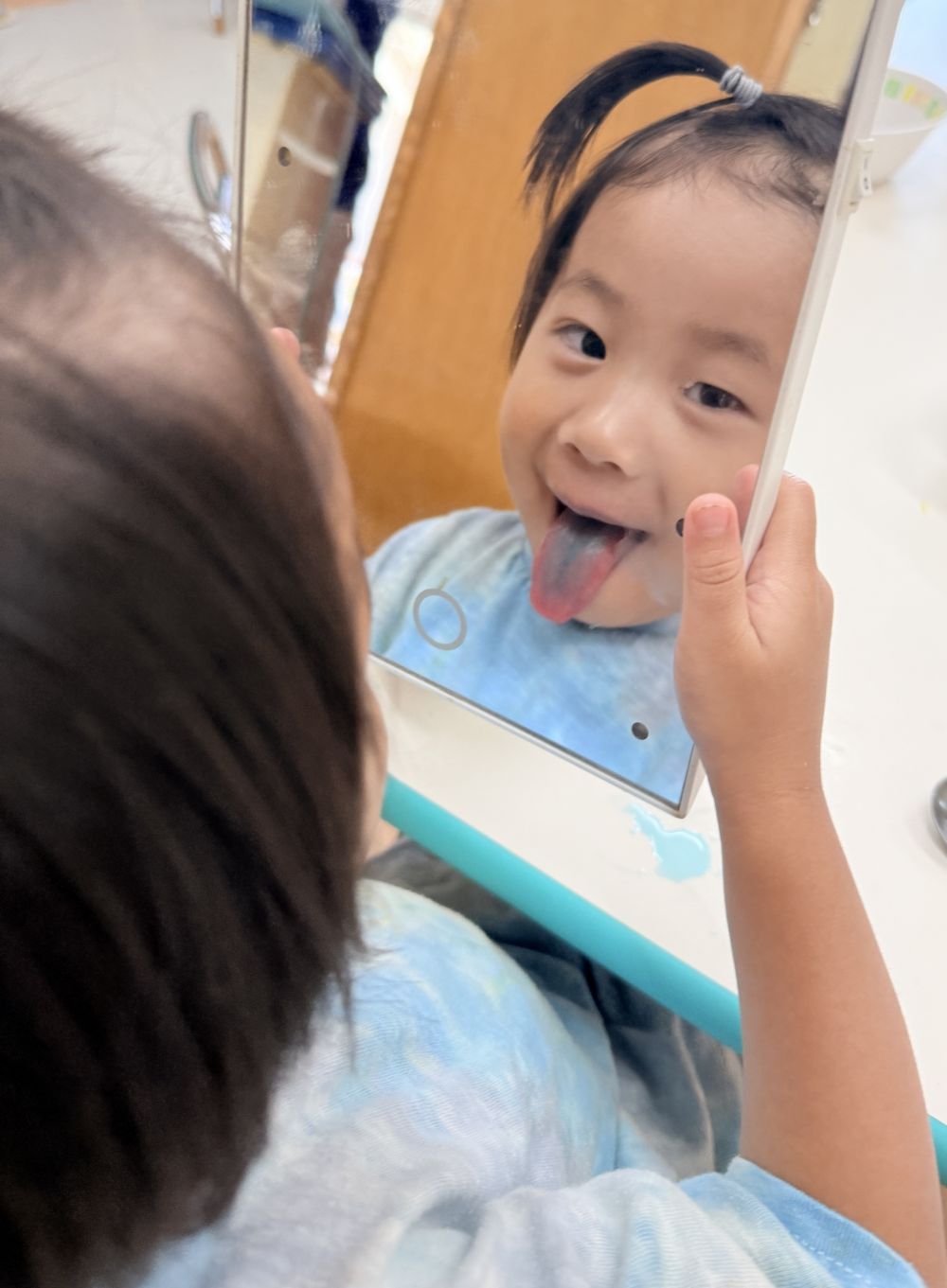 最後はやっぱり、
ベロのチェック入りまーす👅

「あーおくなっちゃった♩べー」と、
かき氷の歌に合わせてチェック☝️

松浦先生、ありがとうございました🍧🥄
ふわふわかき氷で絶品なんですよ💕