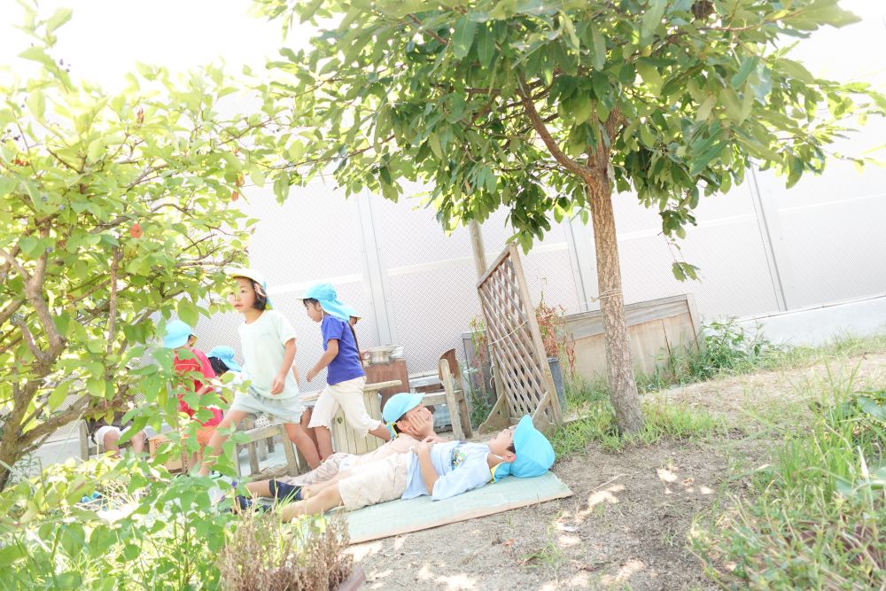 「あぁ、ちょっと休憩～」
とゴザにごろん♪
風が吹くとさらに心地よい♡

暑い毎日ですが
涼しいスポットを見つけて
夏を感じながら楽しんでいます♪
