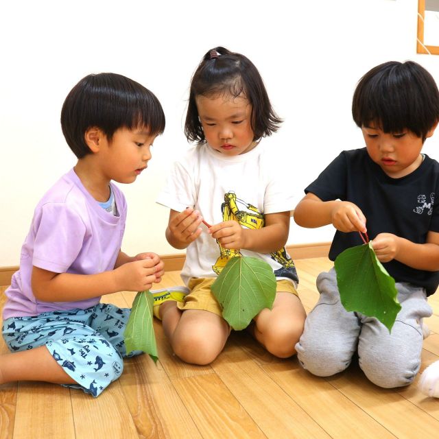 ＊	４歳児　葉っぱで・・①　＊