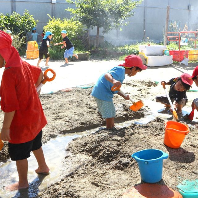 ＊	４歳児　葉っぱで・・②　＊