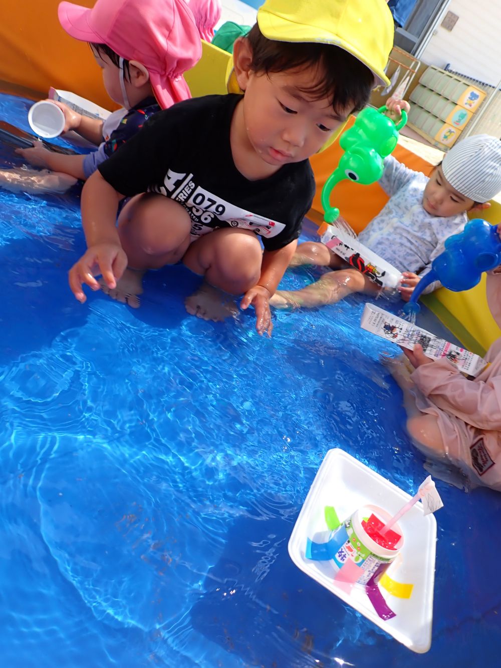 クマ組さんは、水に浮かばせて・・・