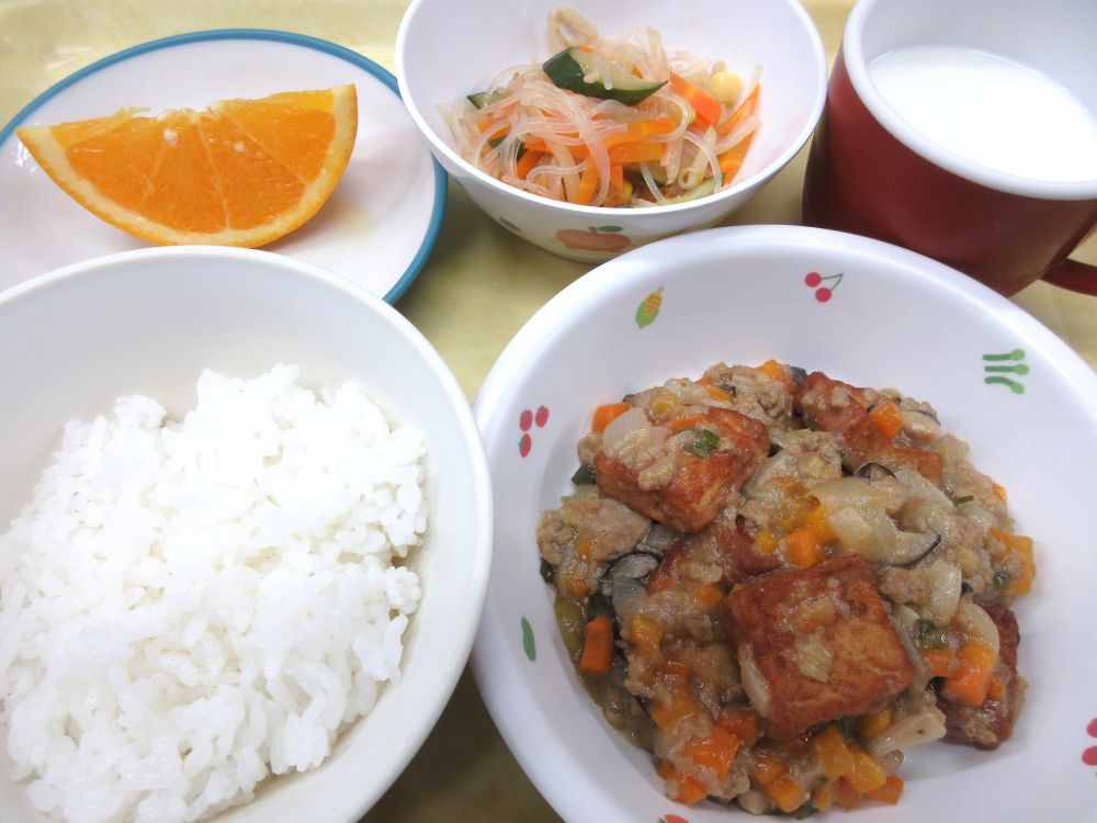 ご飯　

厚揚げのコロコロマーボー

春雨の酢の物

オレンジ

牛乳