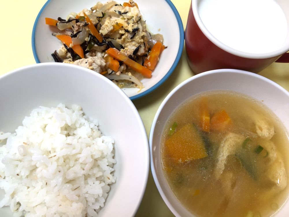 麦ご飯

いり豆腐

かぼちゃみそ汁

牛乳