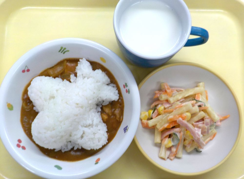 シーフードカレー

マカロニサラダ

牛乳