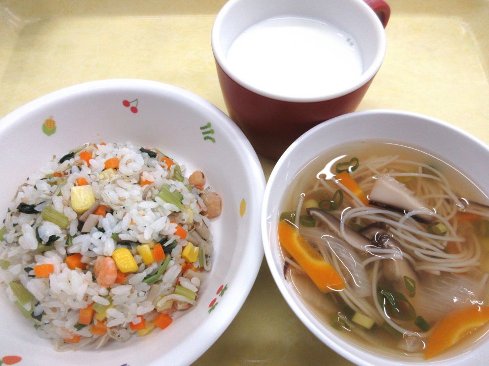 じゃこ入り炒飯

ビーフンスープ

牛乳