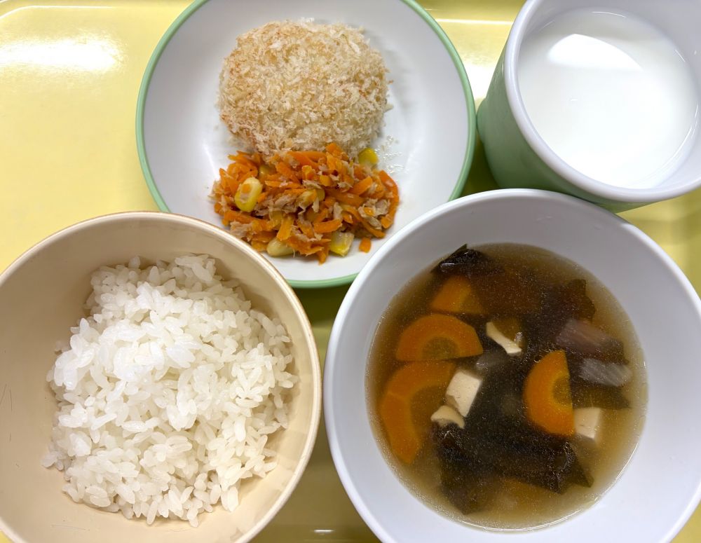 ご飯

エビカツ風

人参しりしりシーチキン

豆腐とわかめの韓国風スープ

牛乳