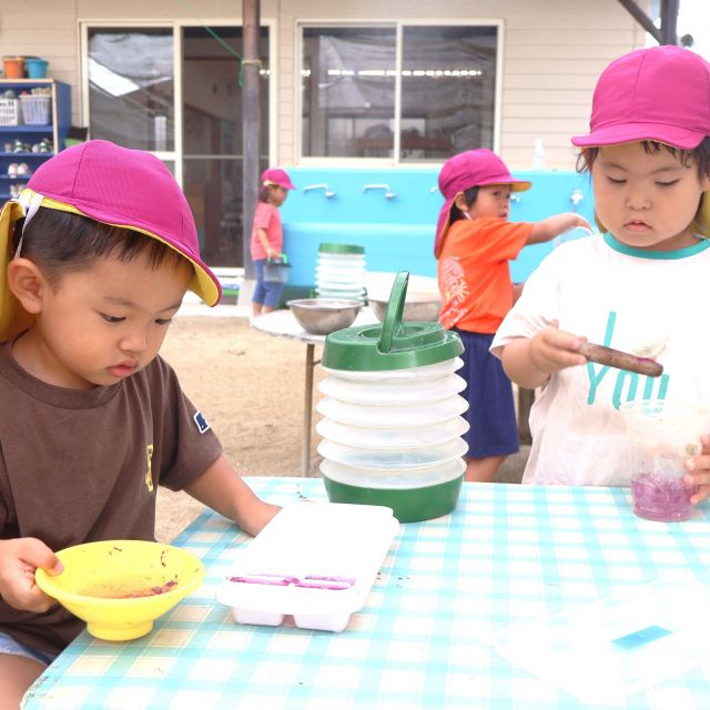 ＊　3歳児　氷作り　＊